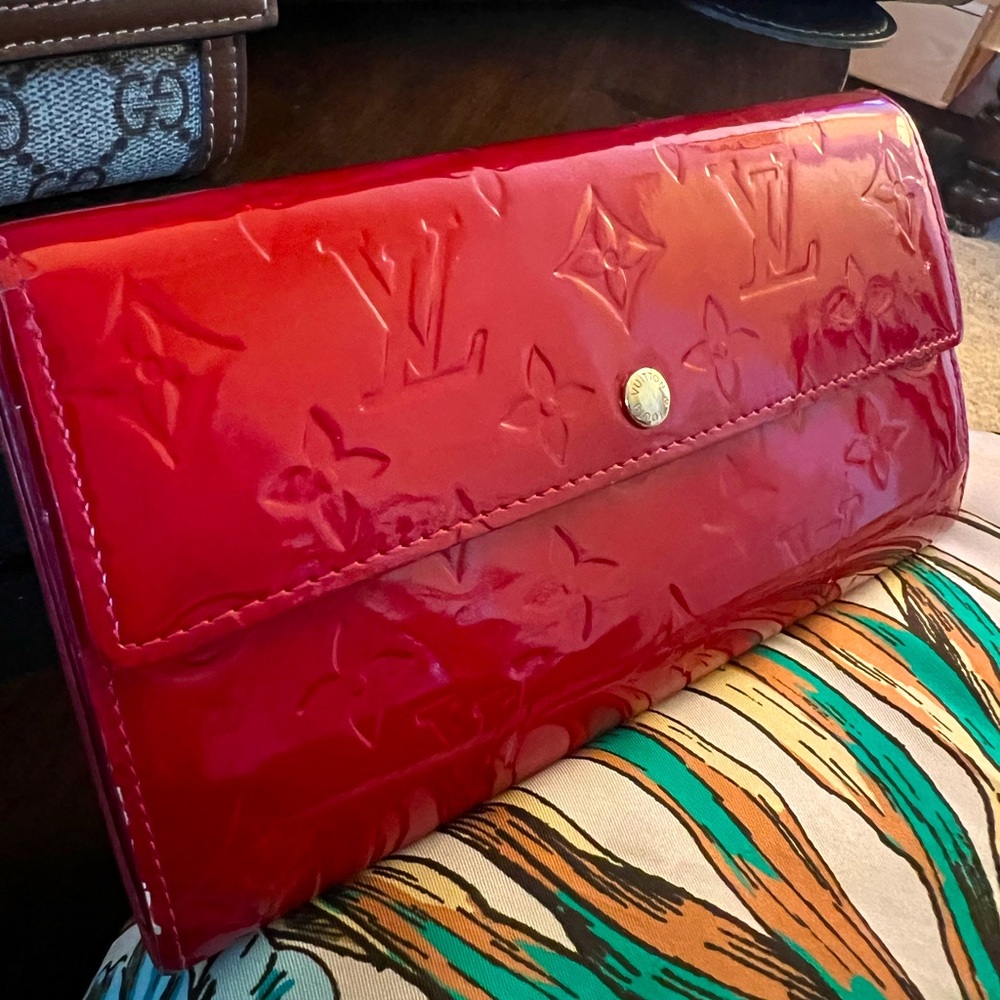Louis Vuitton Pomme D’amour Monogram Vernis Wallet preloved and gorgeous! ❤️❤️❤️